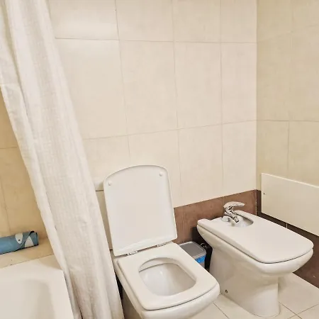 Near Parque Nacoes 公寓 *